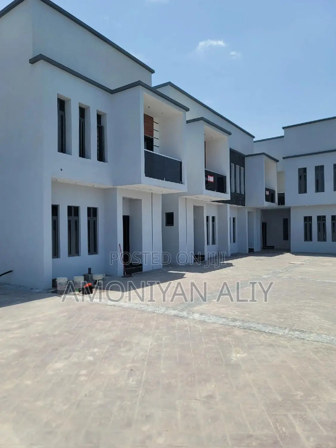 3bdrm Townhouse/Terrace in Lekki Scheme2 for Sale