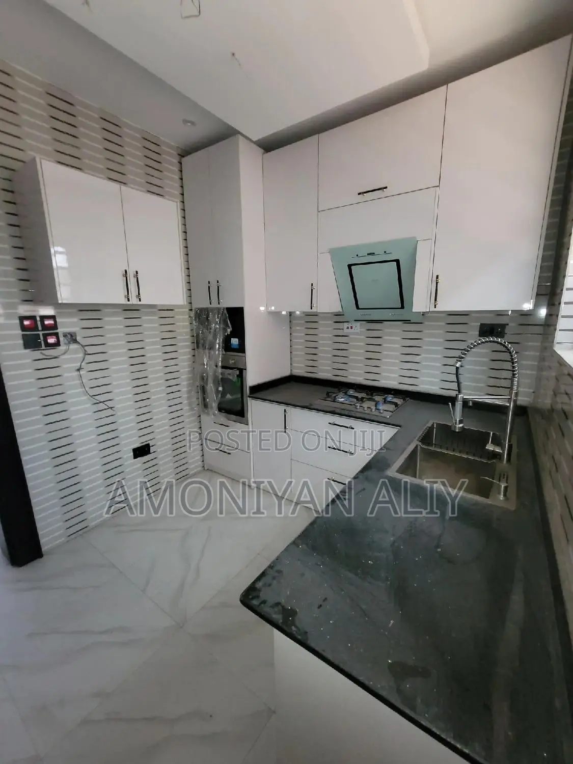 3bdrm Townhouse/Terrace in Lekki Scheme2 for Sale