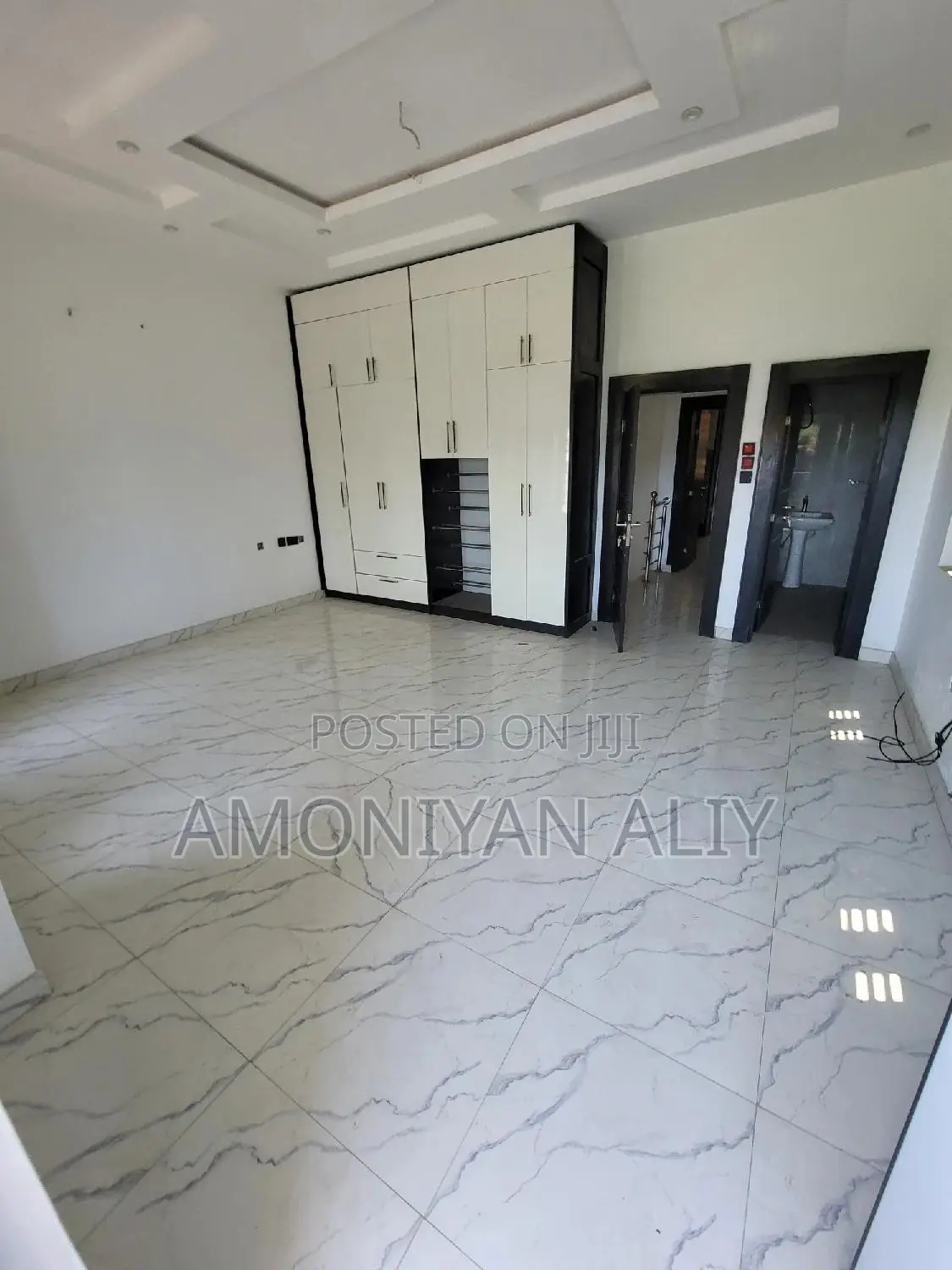 3bdrm Townhouse/Terrace in Lekki Scheme2 for Sale