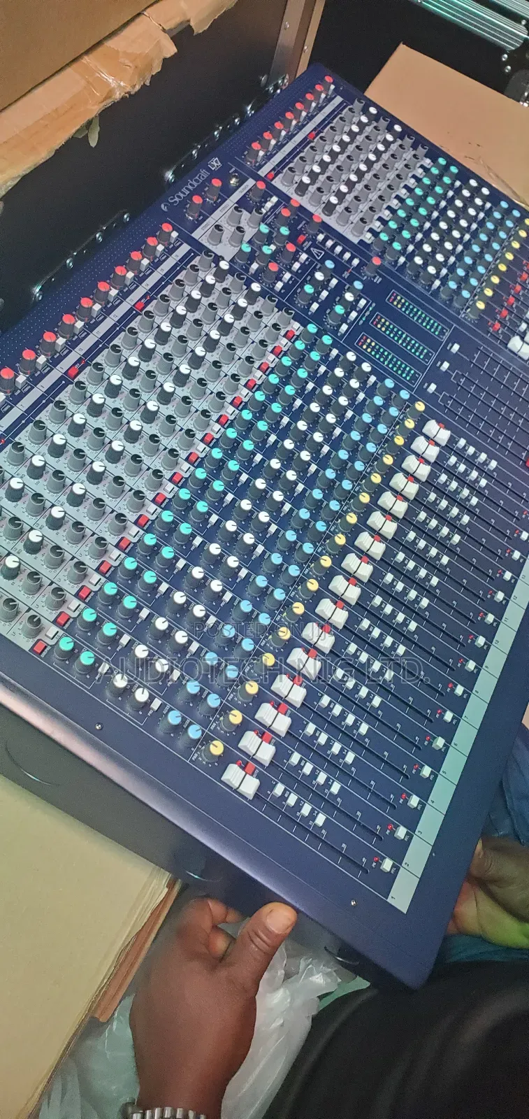 Soundcraft Lx7 24 Channel Mixer