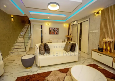 158514353_MTA4MC03MTktZDZjY2NjMGMzYy0x