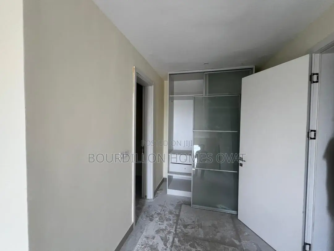 2bdrm Apartment in Lekki Phase 1 for rent