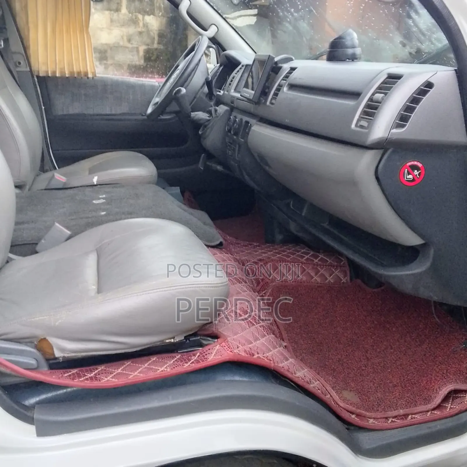 Toyota HiAce 2018 White