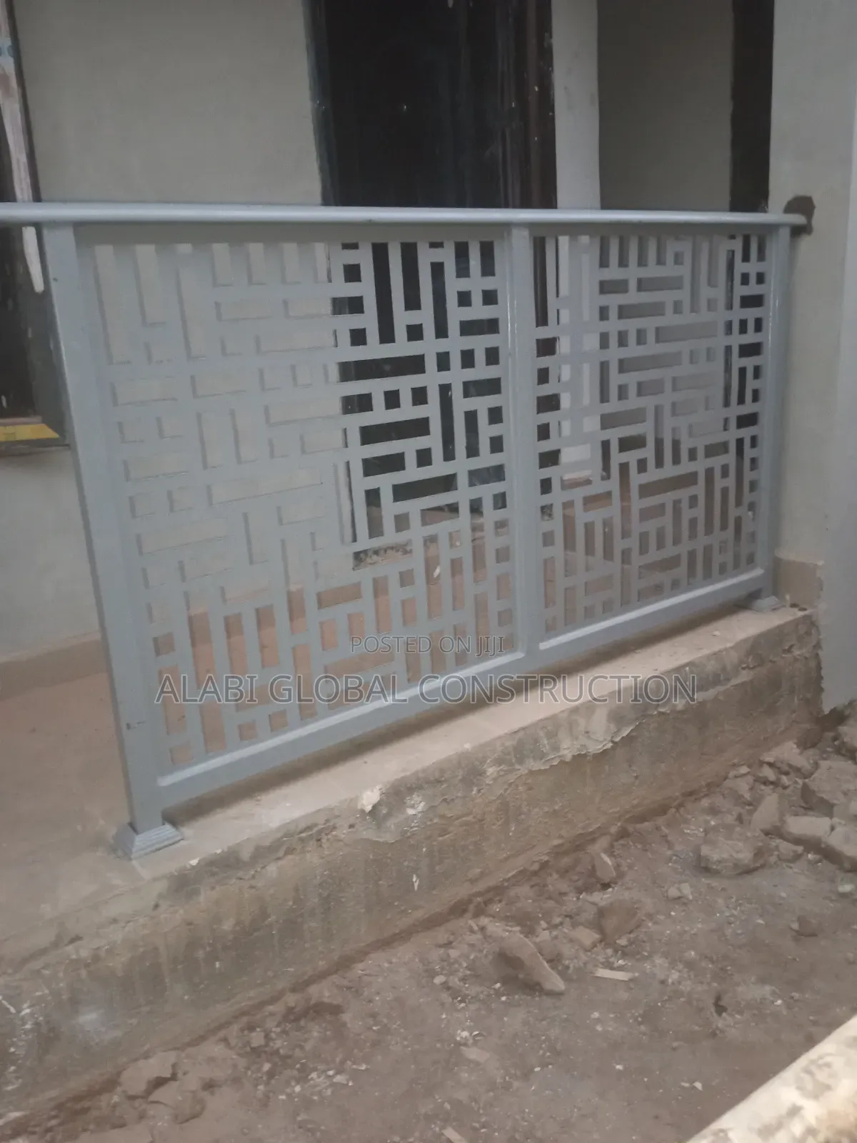 Razor Court Balcony Handrail