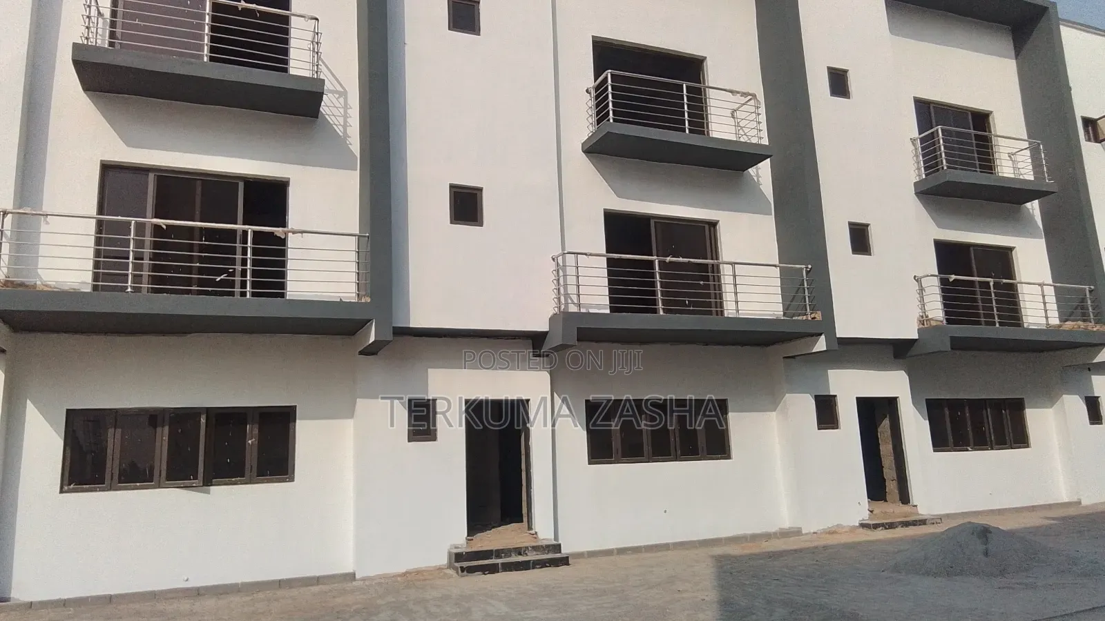 4bdrm Townhouse/Terrace in Lifecamp for sale