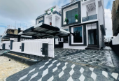 5bdrm Duplex in Ikota for sale