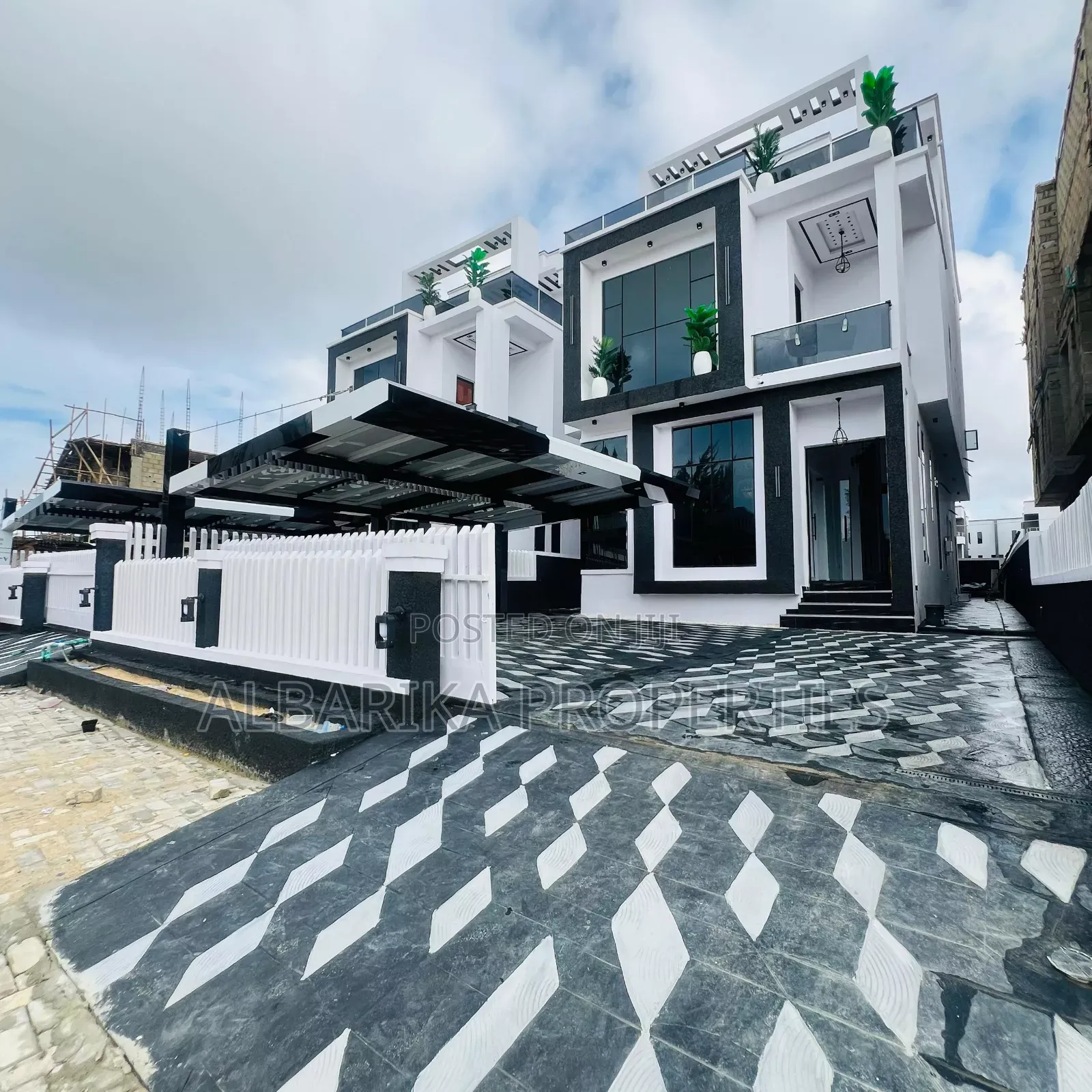 5bdrm Duplex in Ikota for sale