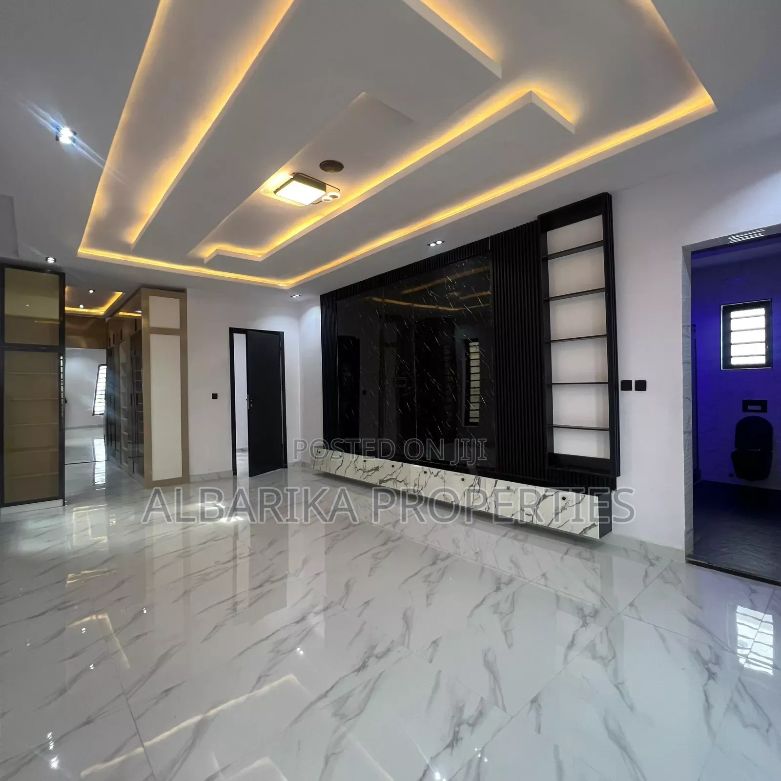 5bdrm Duplex in Ikota for sale