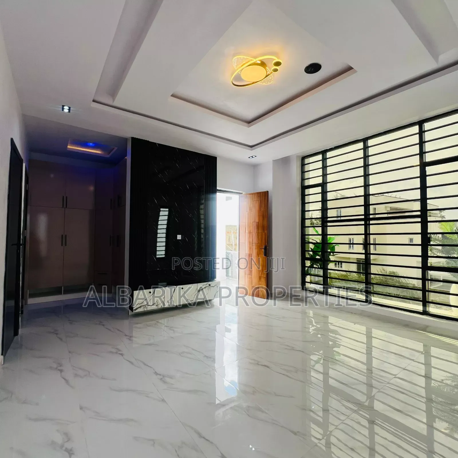 5bdrm Duplex in Ikota for sale