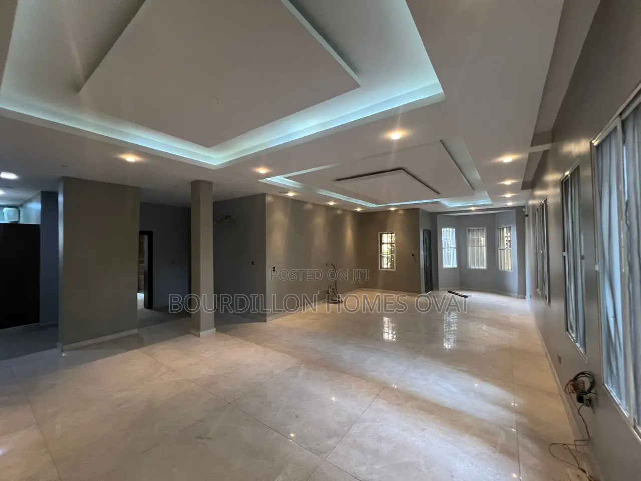 5bdrm Apartment in Chevron for rent