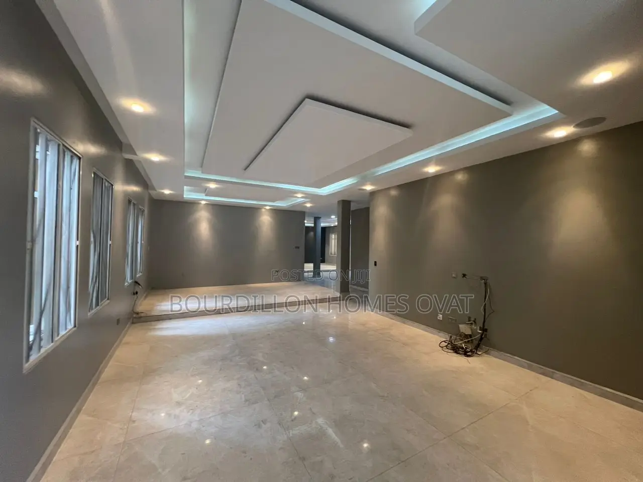 5bdrm Apartment in Chevron for rent