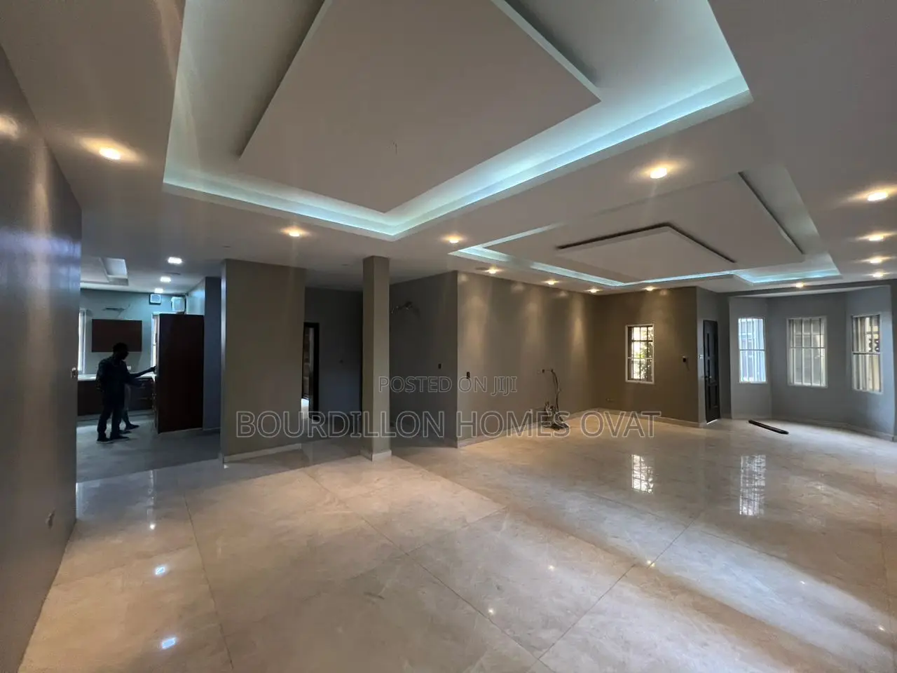 5bdrm Apartment in Chevron for rent