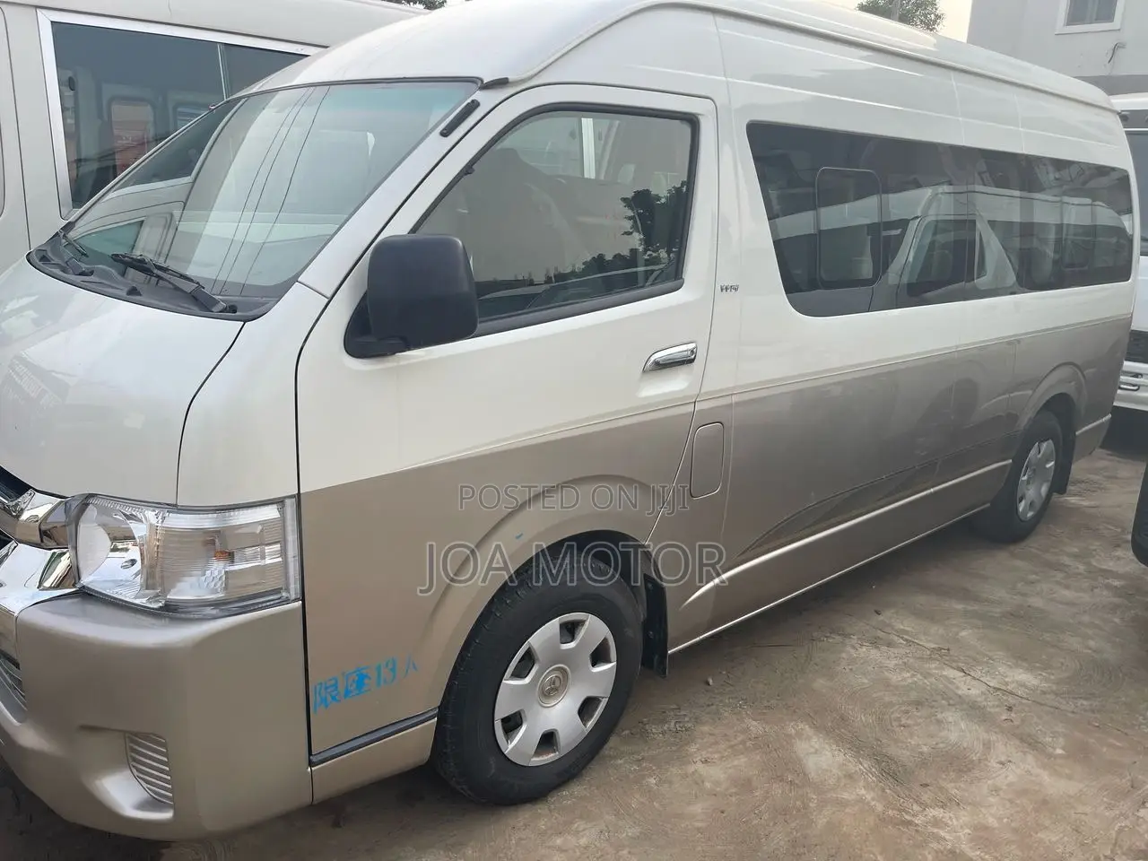 Toyota HiAce 2011 White