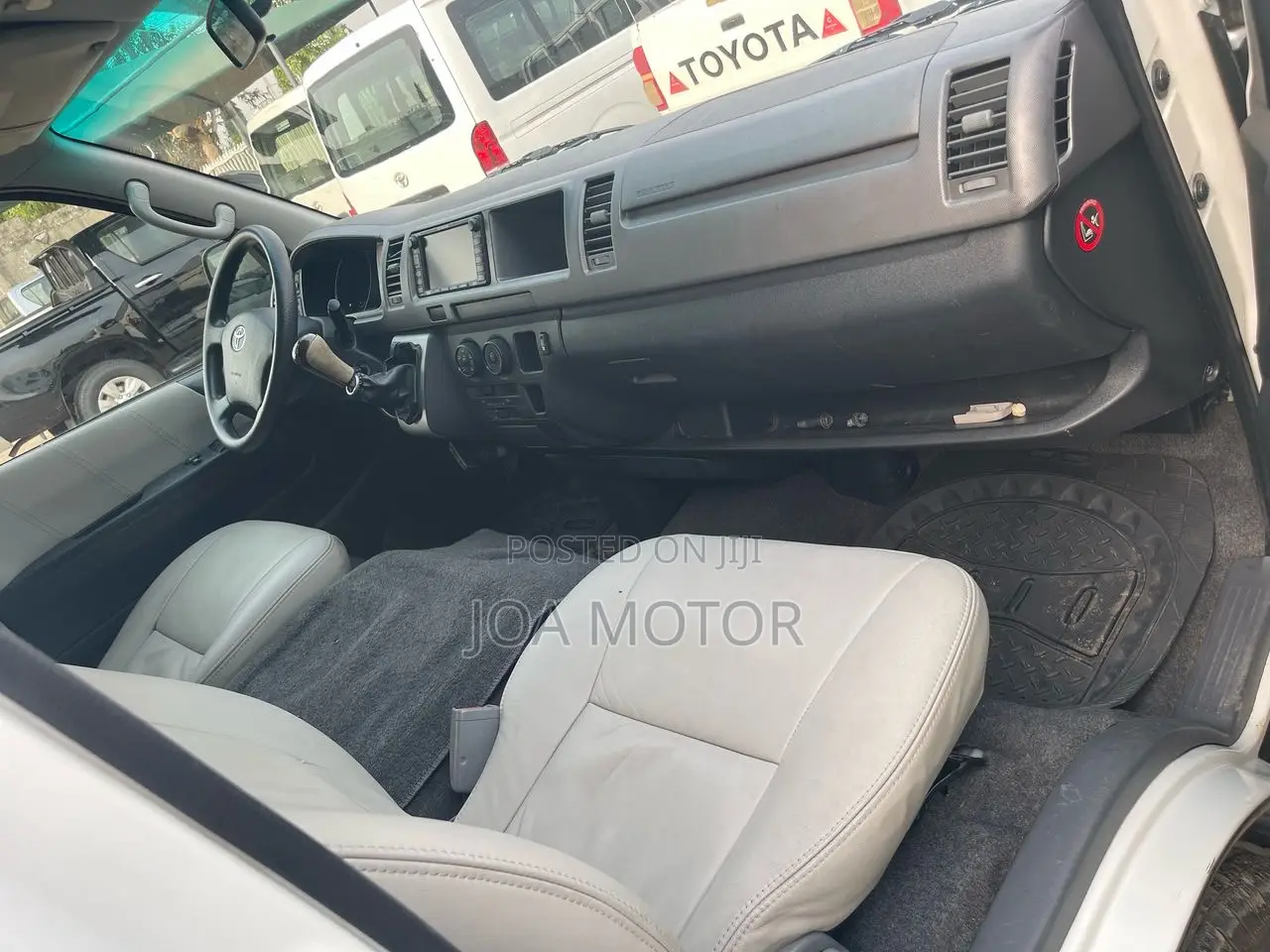 Toyota HiAce 2011 White