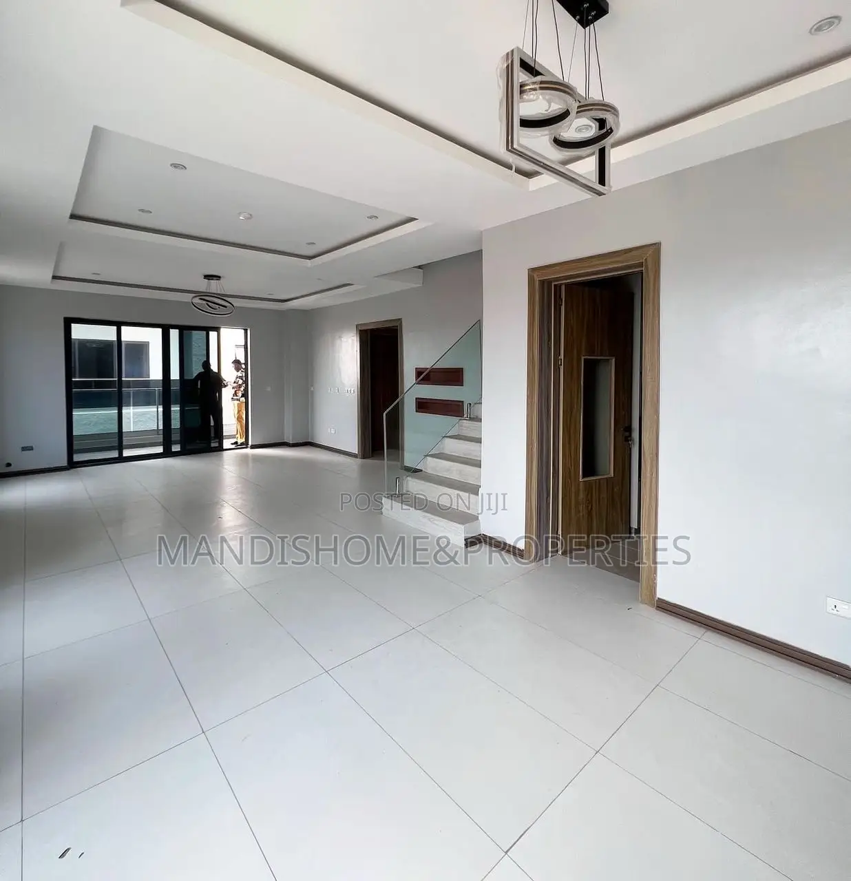 4bdrm Maisonette in Lekki Phase 1 for rent