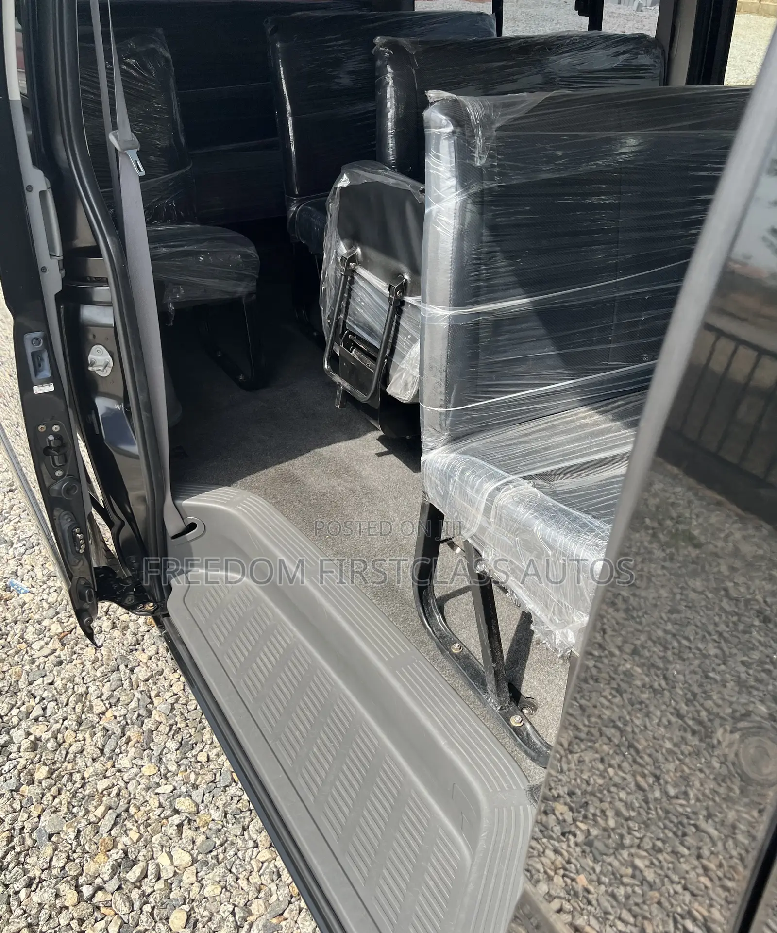 Toyota HiAce 2014 Black