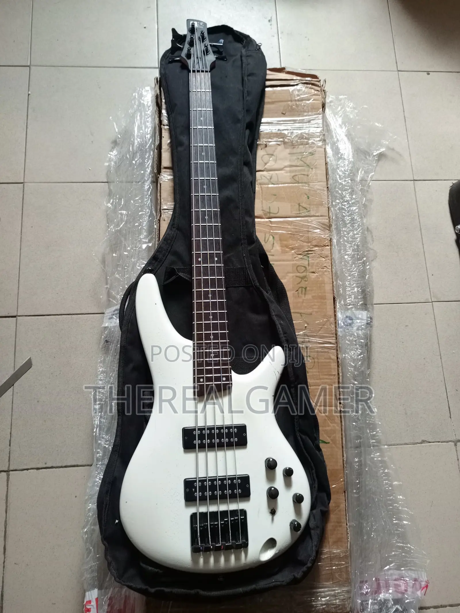 Ibanez Sr305 Active 5 Strings Bass Guitar