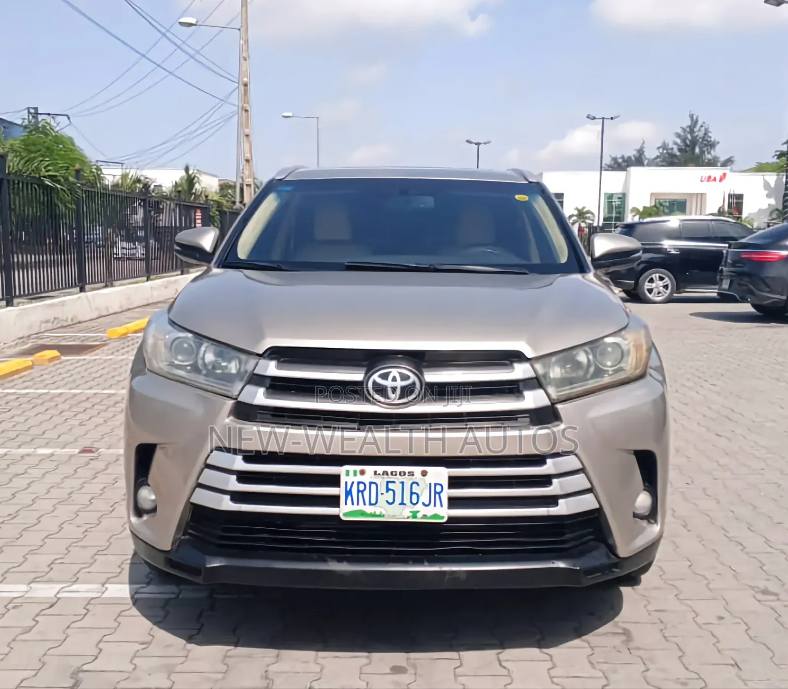 Toyota Highlander XLE V6 4×4 (3.5L 6cyl 6A) 2016 Gold