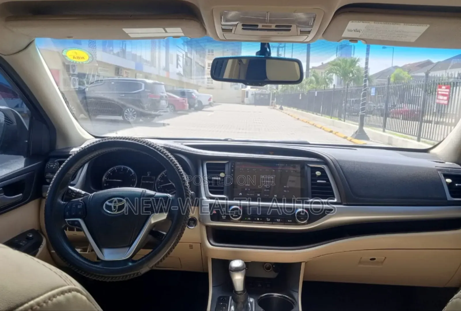 Toyota Highlander XLE V6 4×4 (3.5L 6cyl 6A) 2016 Gold