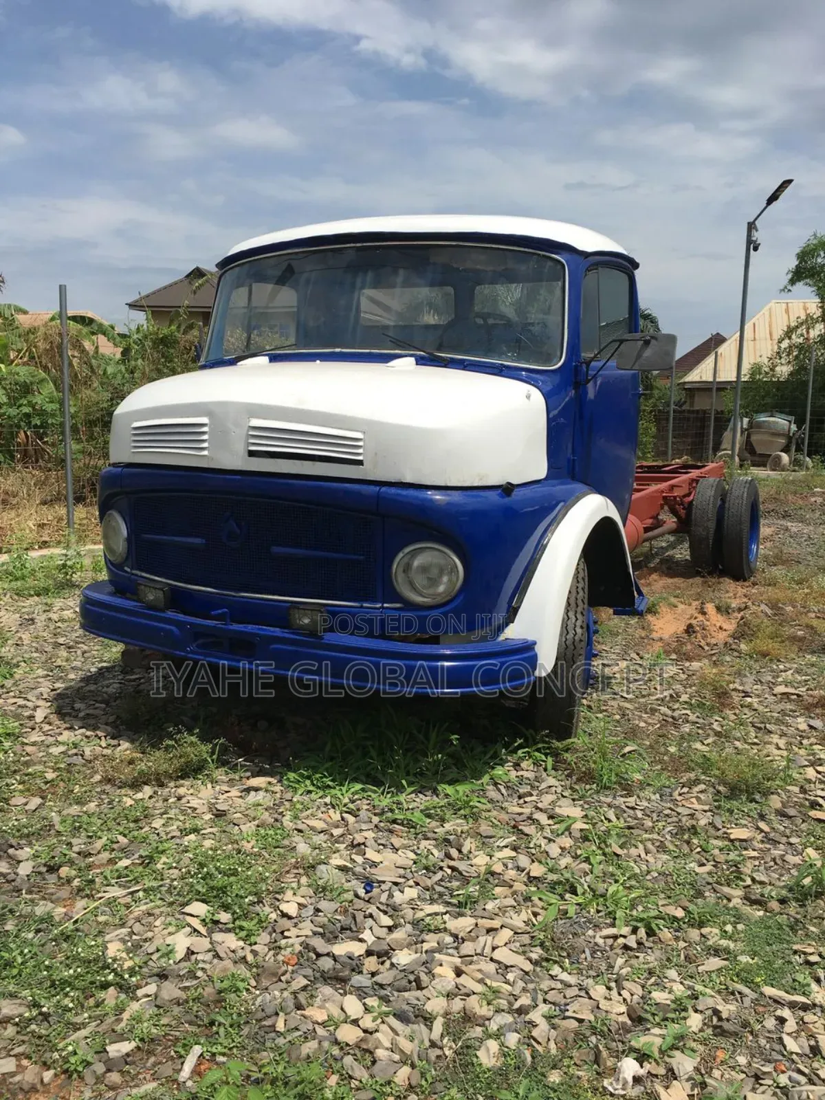 Mercedes 911/710 Truck