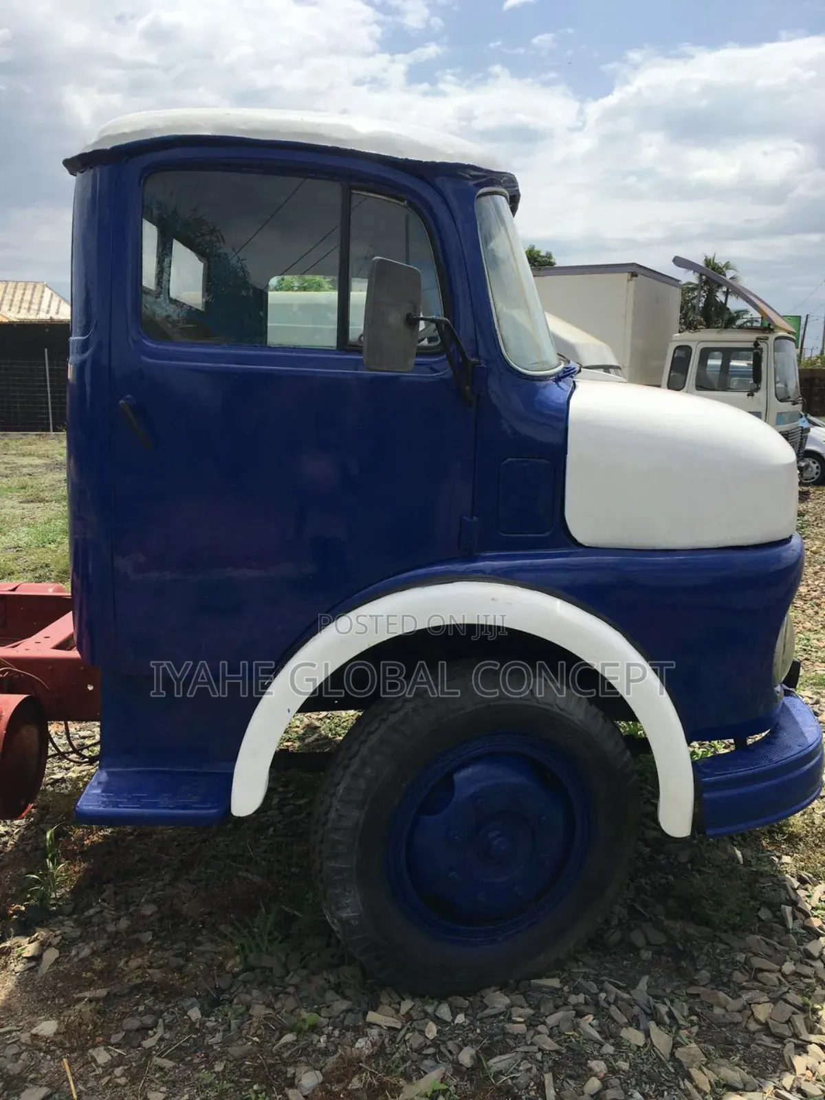 Mercedes 911/710 Truck