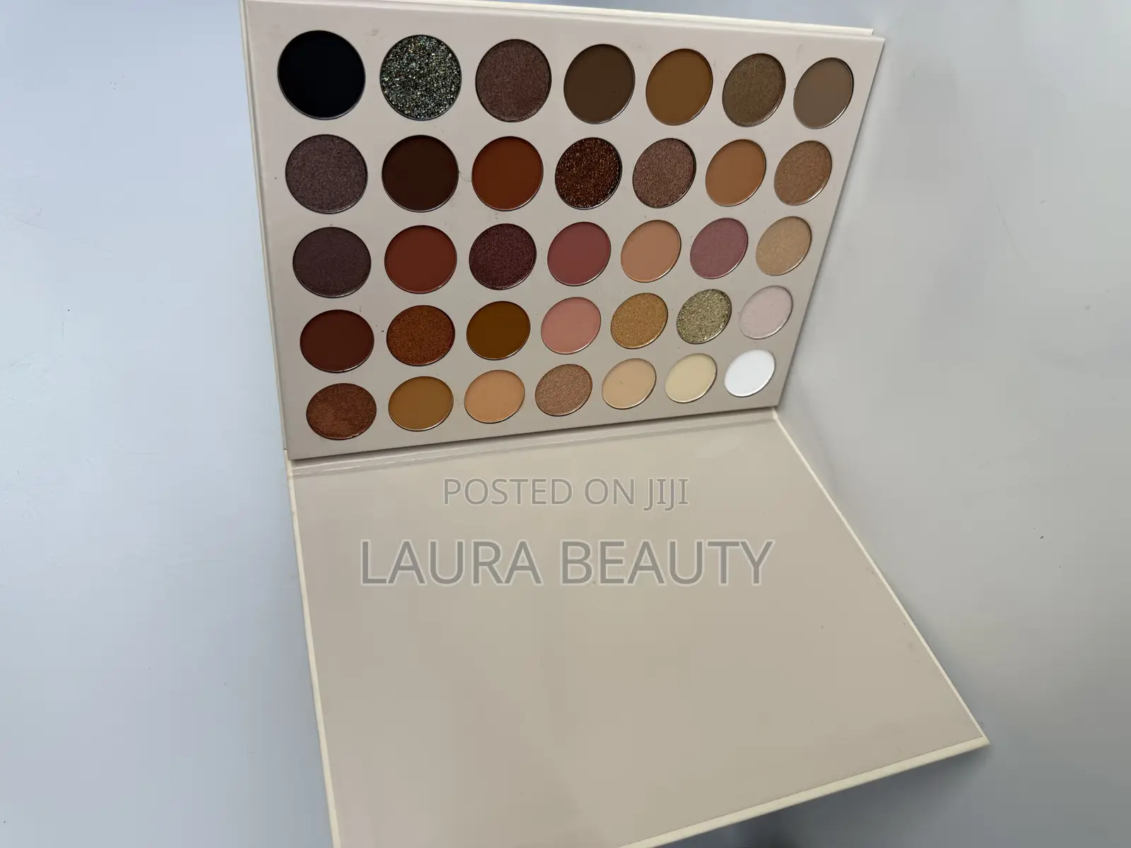 Laura Beauty Eye Shadows