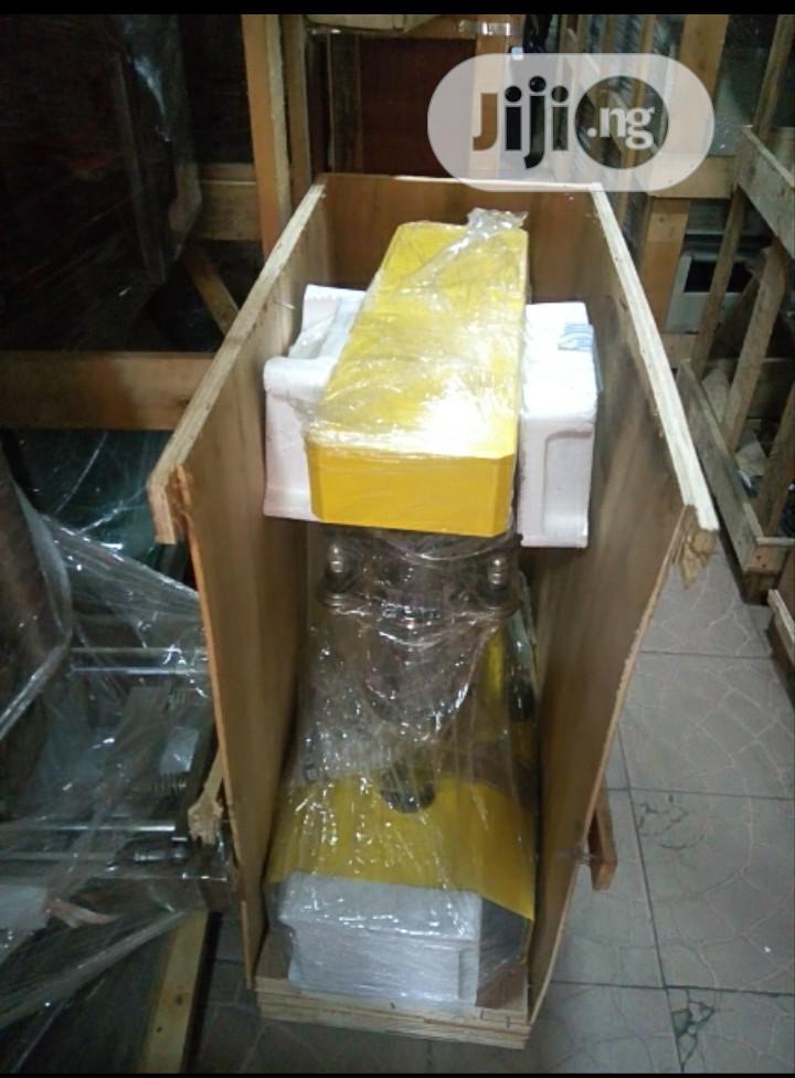 CAN Sealing Machine