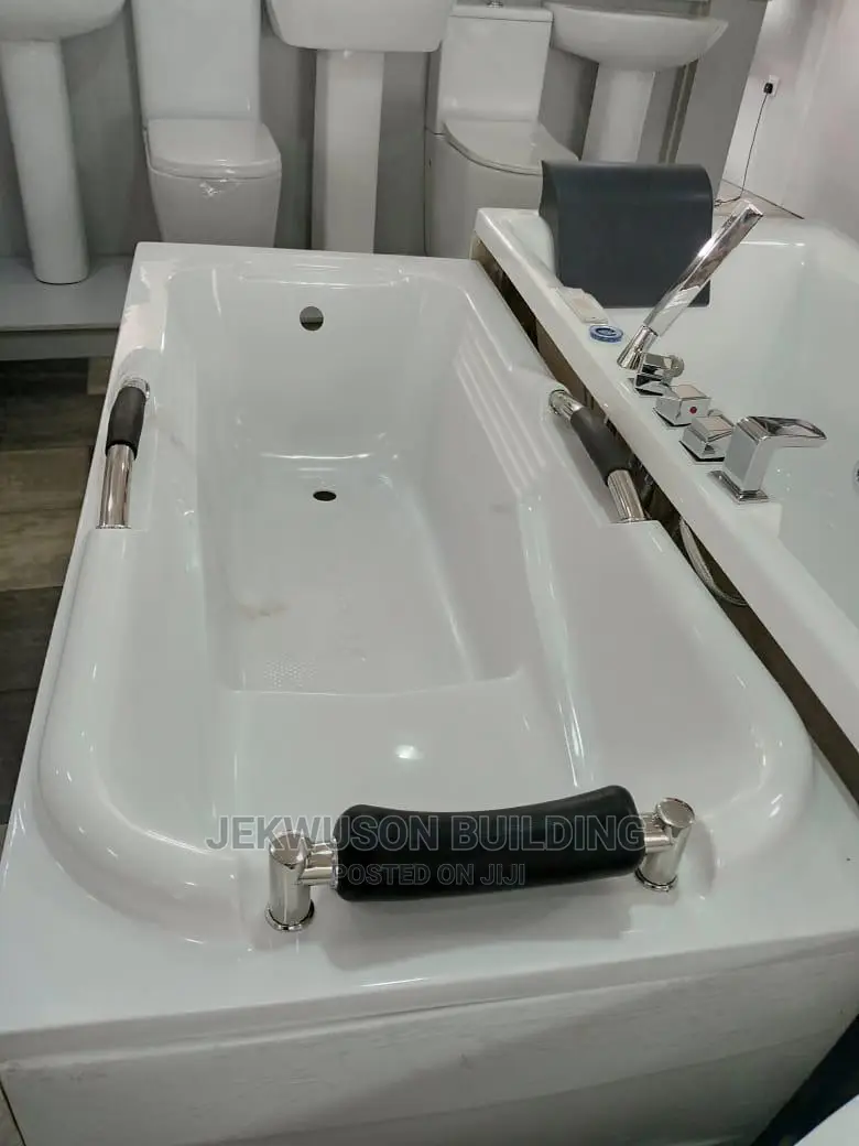 Executive Panel Bath With High Standard